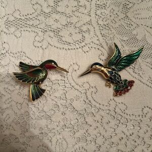 Beautifully Colorful Pair of Hummingbird Brooches.
